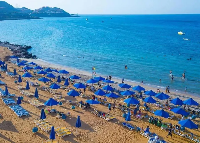 علي الجبل بفيو مميز للأسر أمام البيسين * Ain Sukhna
