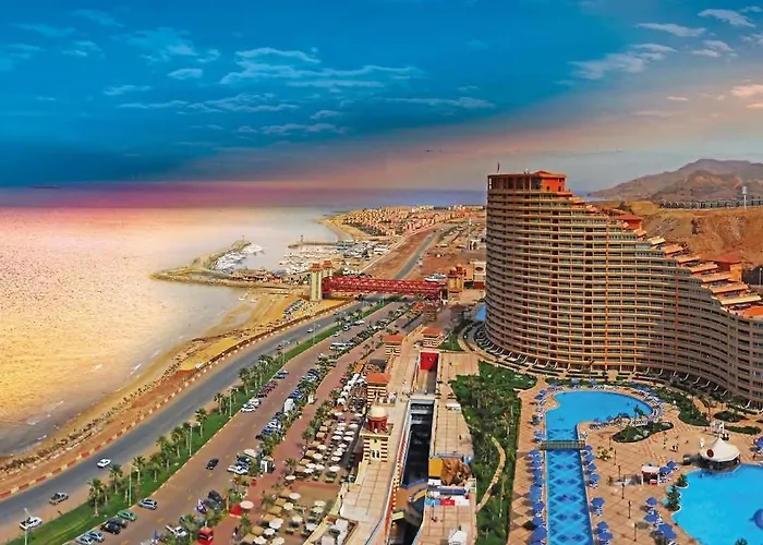 Apartment علي الجبل بفيو مميز للأسر أمام البيسين *