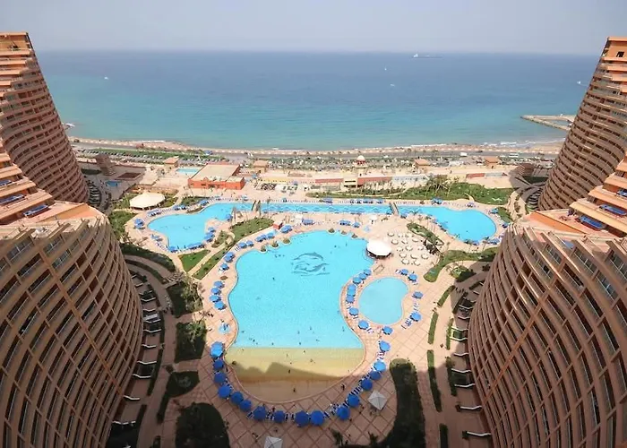 علي الجبل بفيو مميز للأسر أمام البيسين *