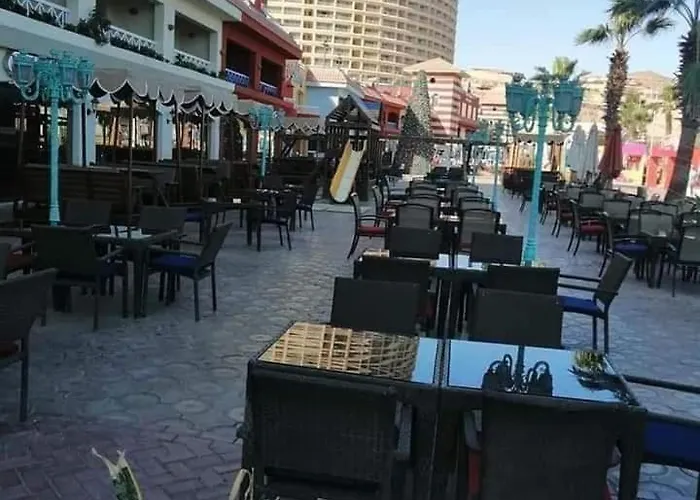 علي الجبل بفيو مميز للأسر أمام البيسين
