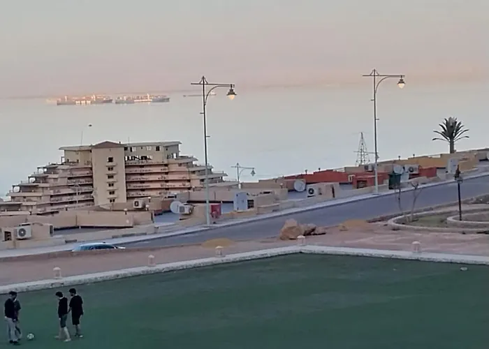 علي الجبل بفيو مميز للأسر أمام البيسين Apartment *
