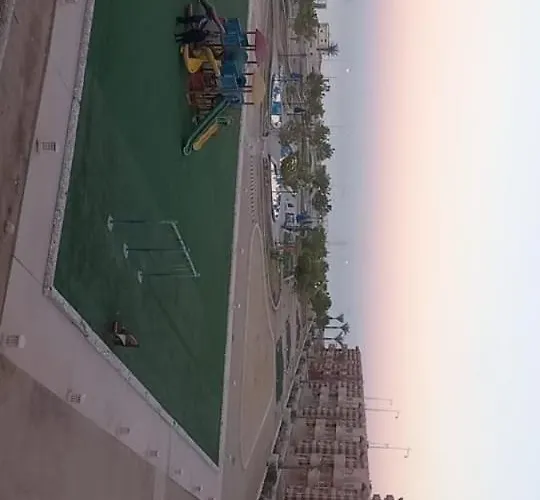 علي الجبل بفيو مميز للأسر أمام البيسين Apartment
