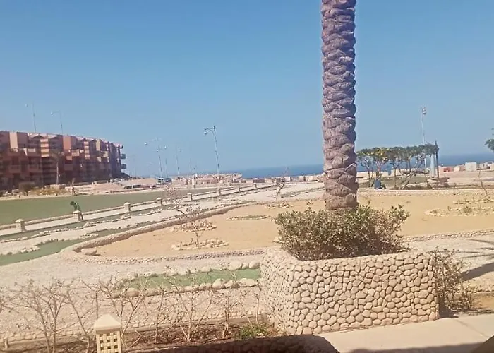 علي الجبل بفيو مميز للأسر أمام البيسين Ain Sukhna
