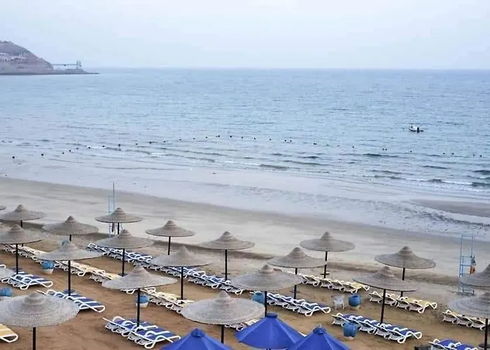 علي الجبل بفيو مميز للأسر أمام البيسين Ain Sukhna